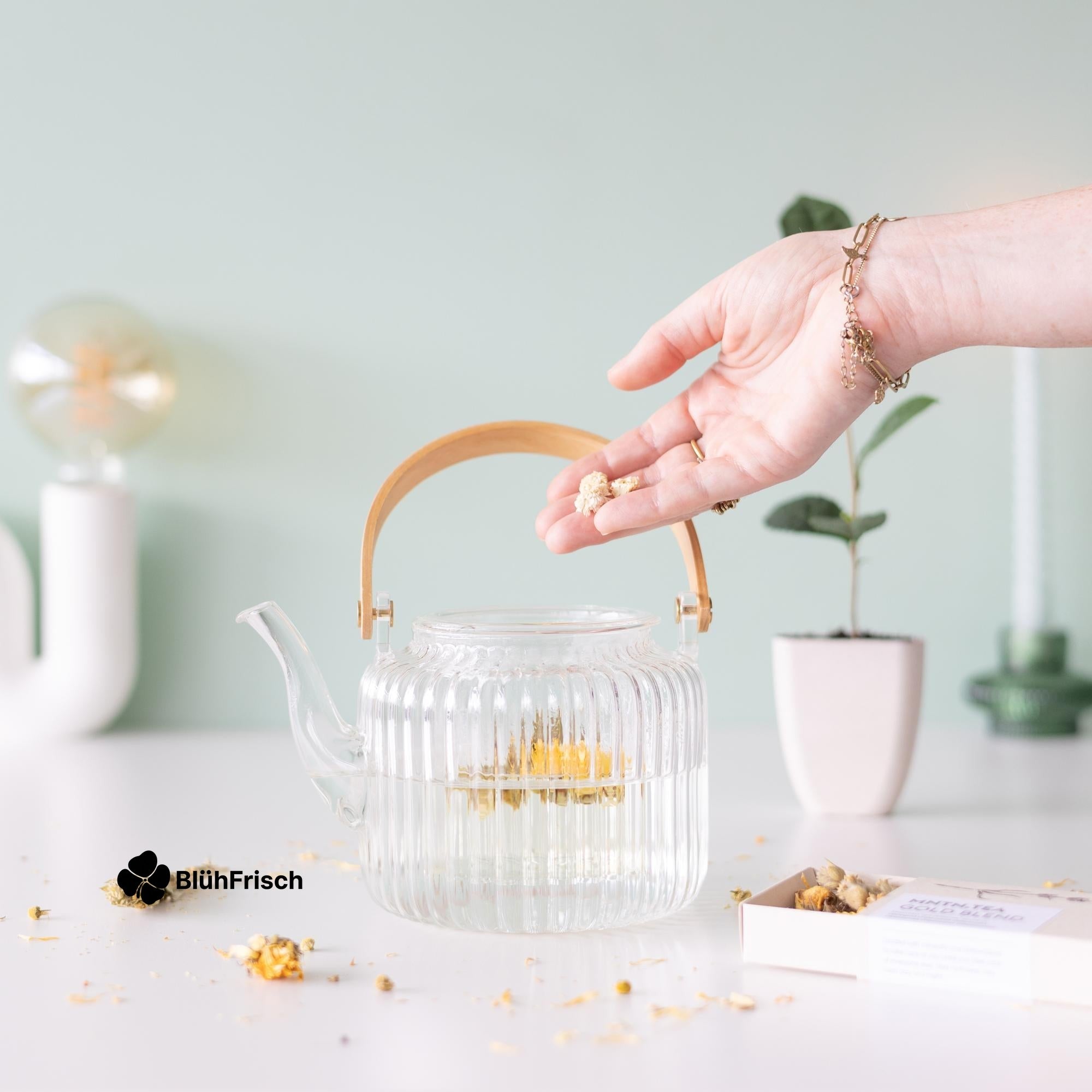 Teepause - Gold Blend Tee und Teebaumschnitt